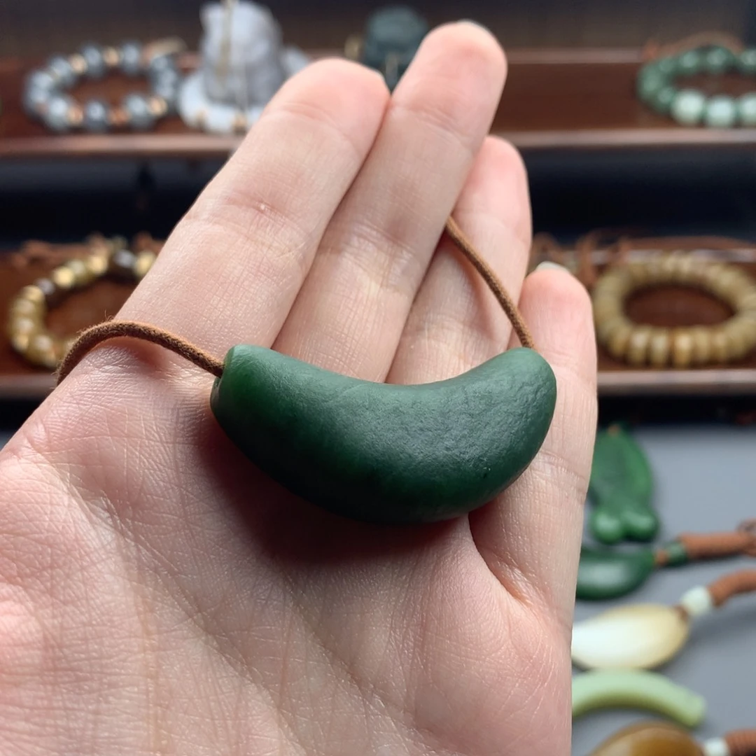 颈饰未镶嵌和田玉（糖玉）