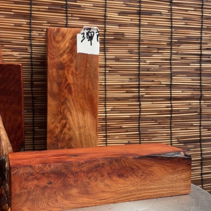 用***4大叶紫檀（黑酸枝木类）