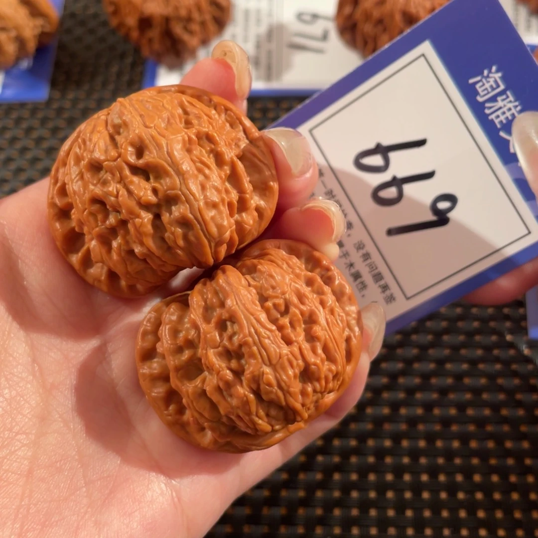 文玩核桃把件669号40尺白狮子