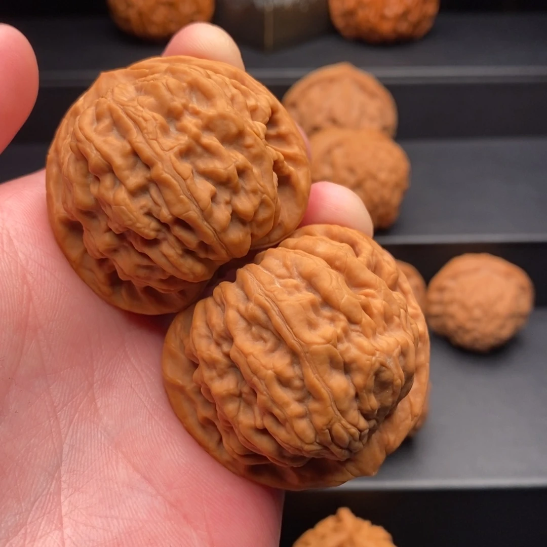 文玩核桃把件蔚*岳尊