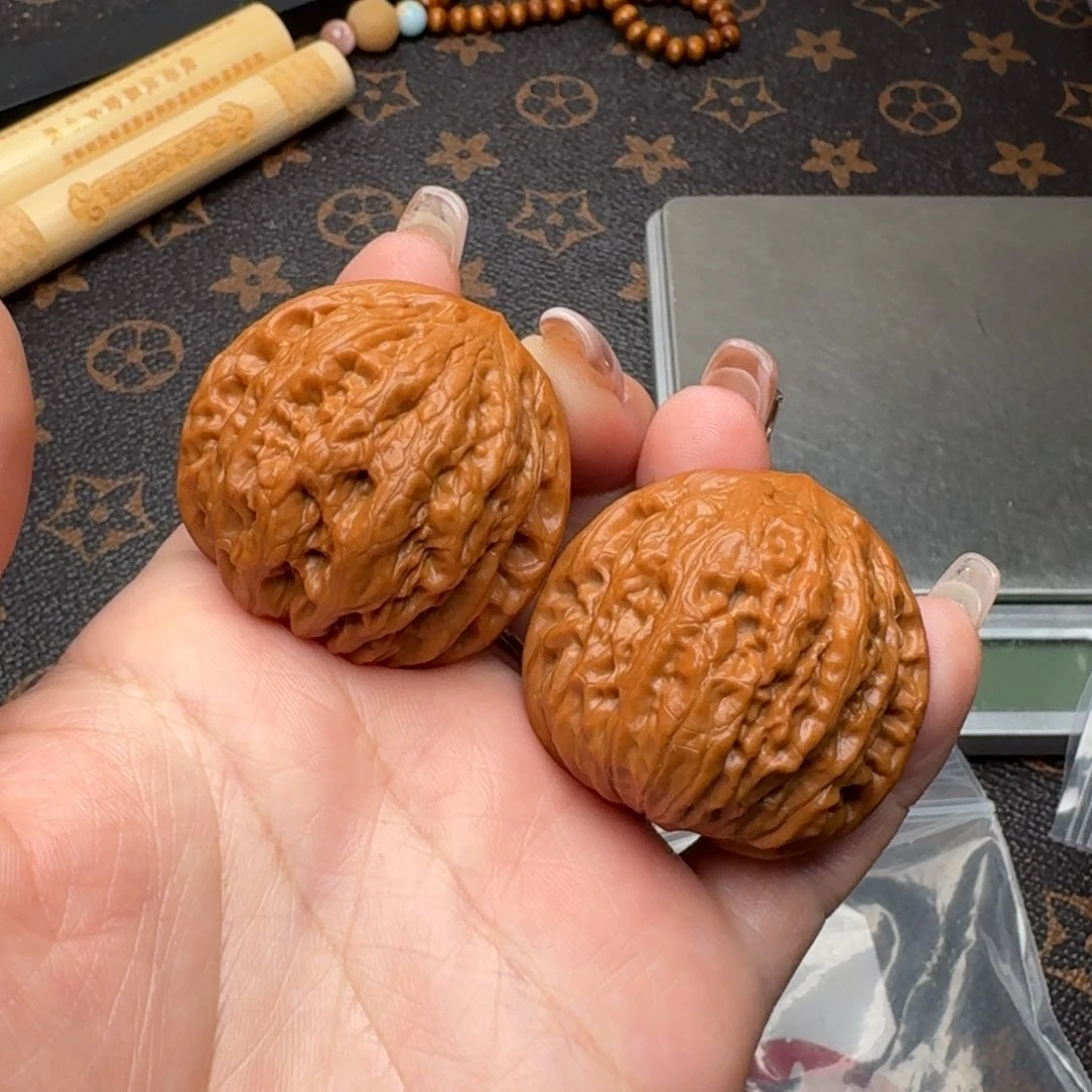 文玩核桃把件39.5铁G070