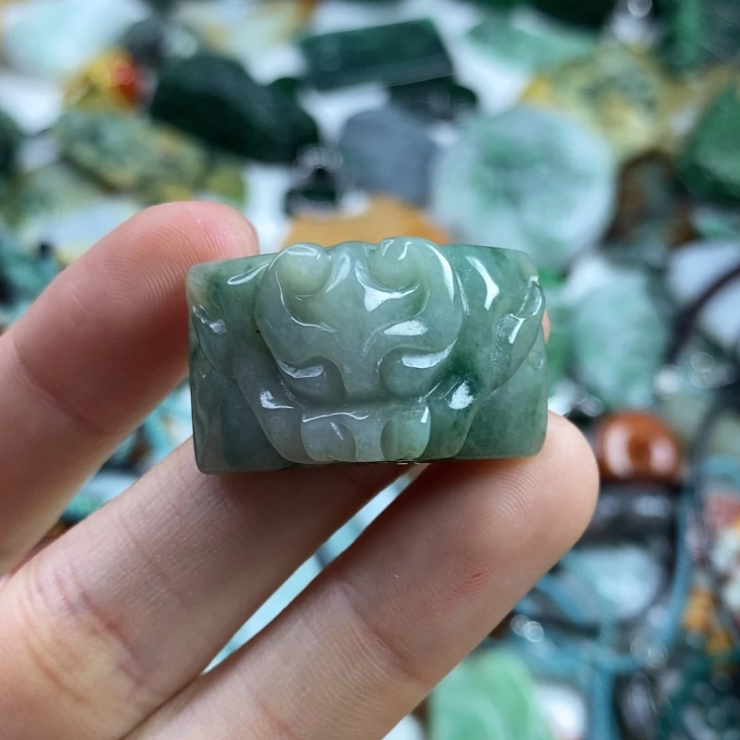 翡翠颈饰未镶嵌吊坠