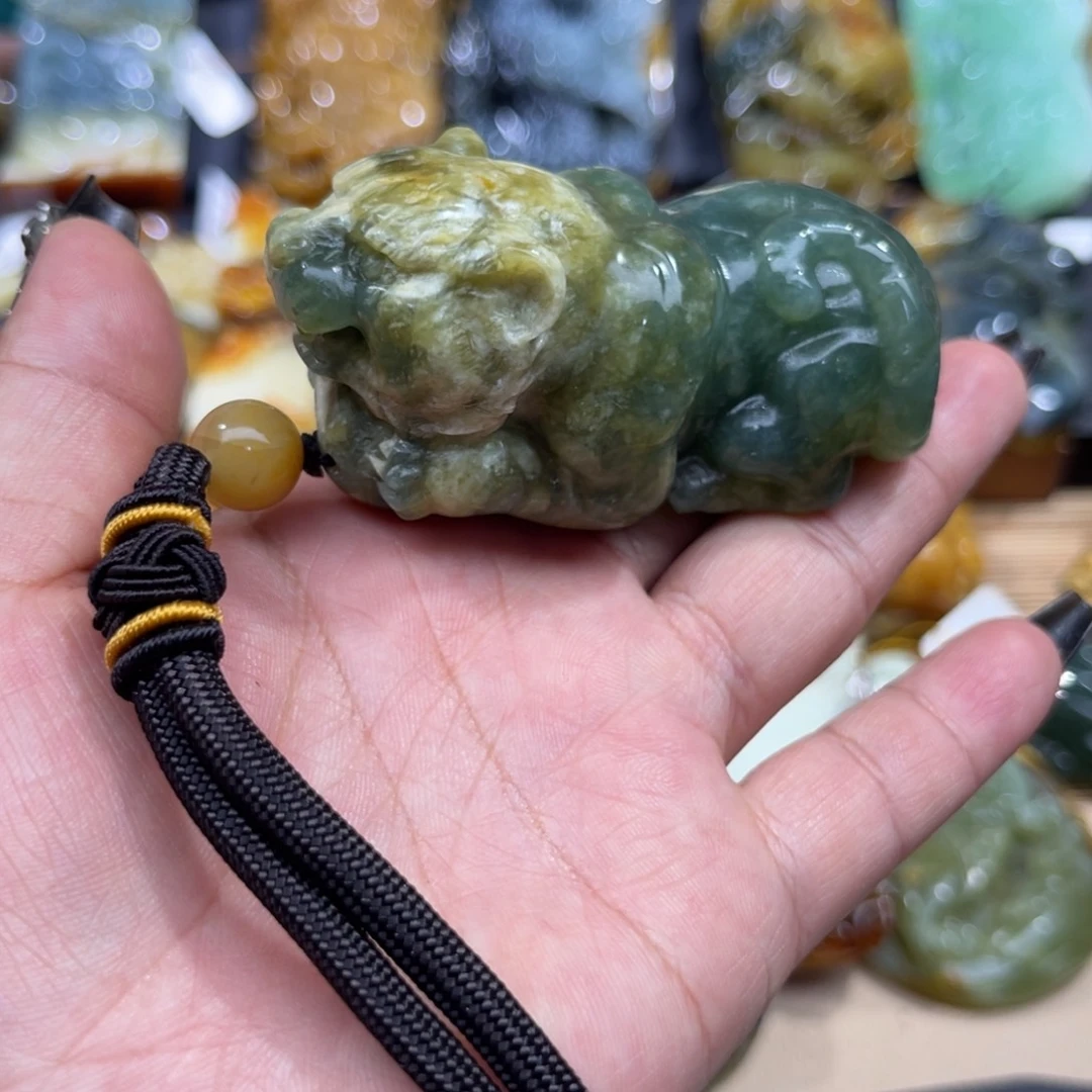 未镶嵌蛇纹石玉颈饰