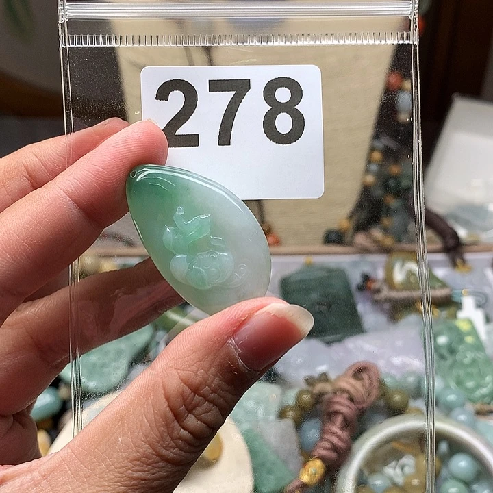 翡翠颈饰未镶嵌A****u翡翠