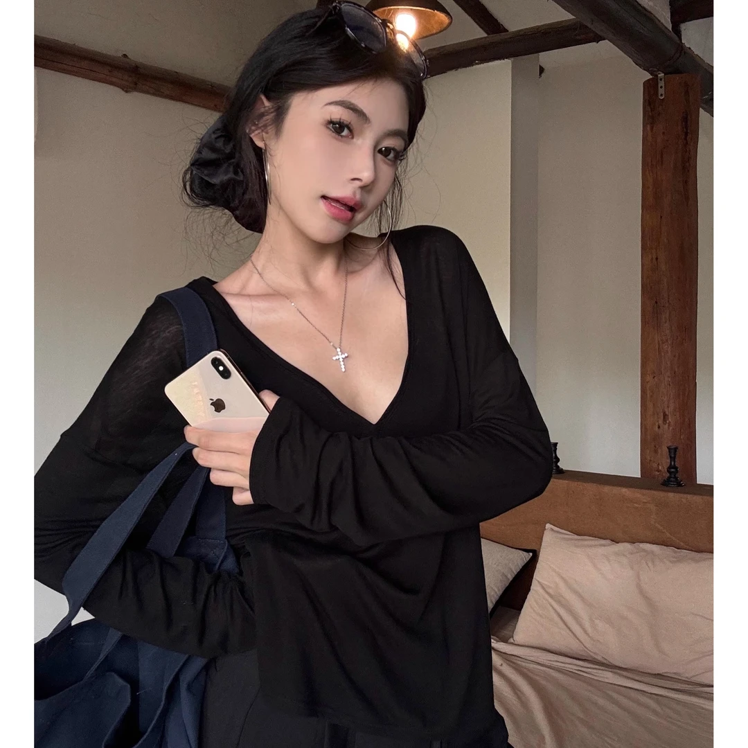 慵懒风休闲V领薄款长袖防晒T恤女港味宽松低胸透视设计感罩衫上衣