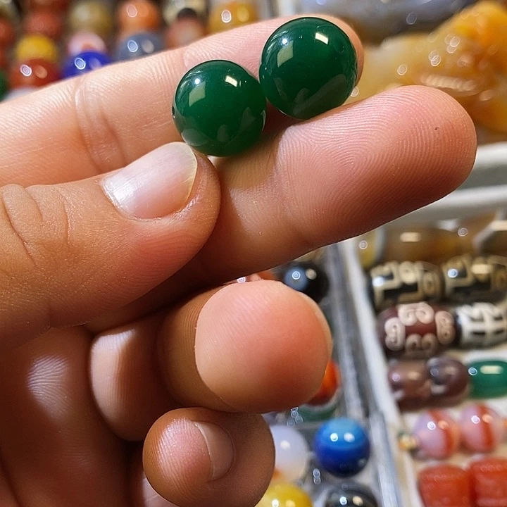 玛瑙/玉髓未镶嵌珠宝半成品14绿2颗