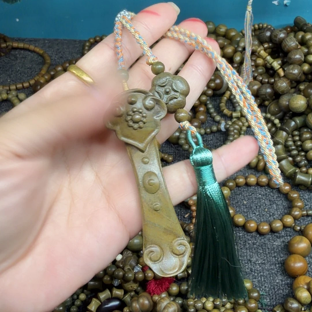 维腊木（绿檀）无事牌