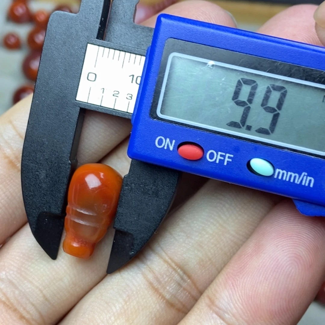 南红玛瑙未镶嵌配饰有瑕疵