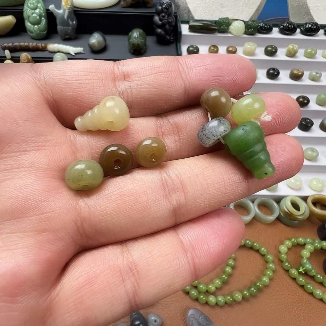 ****客和田玉（糖玉）未镶嵌珠宝半成品