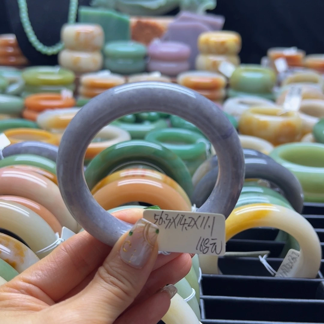 热***儿石英岩玉手镯未镶嵌