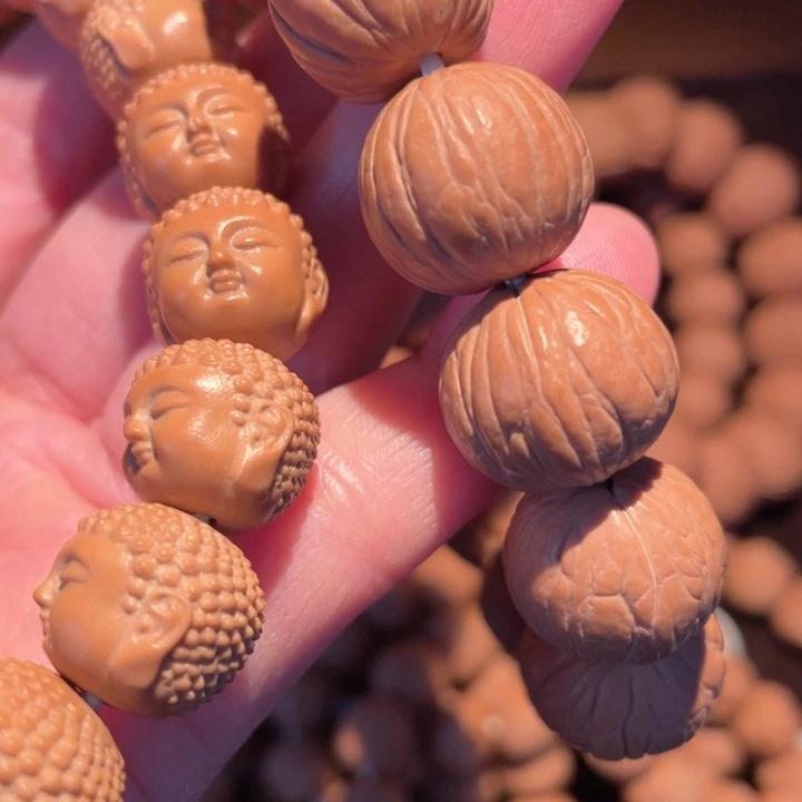 猴头核桃手串人***情聚宝盆