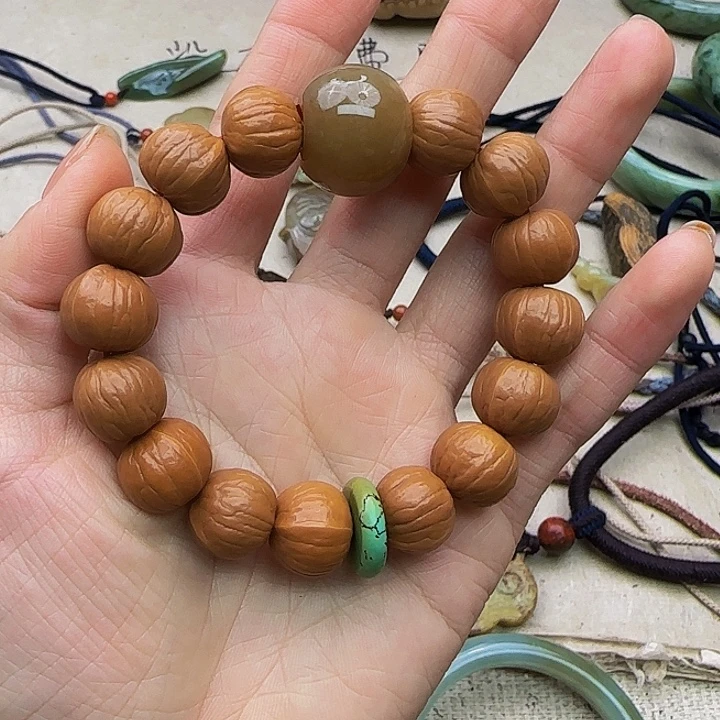 哈***噢和田玉（糖玉）未镶嵌手链