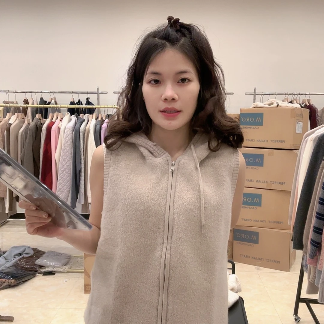 山羊绒连帽马甲加厚