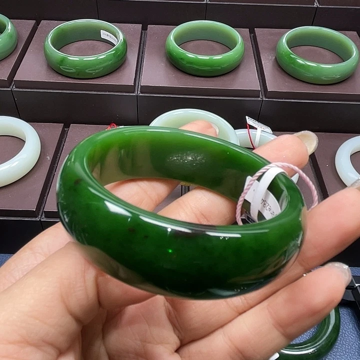和田玉（碧玉）未镶嵌手镯