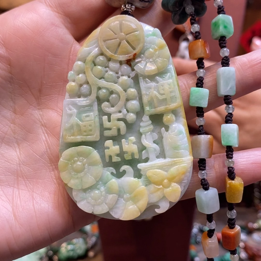 翡翠吊坠(赠链)未镶嵌