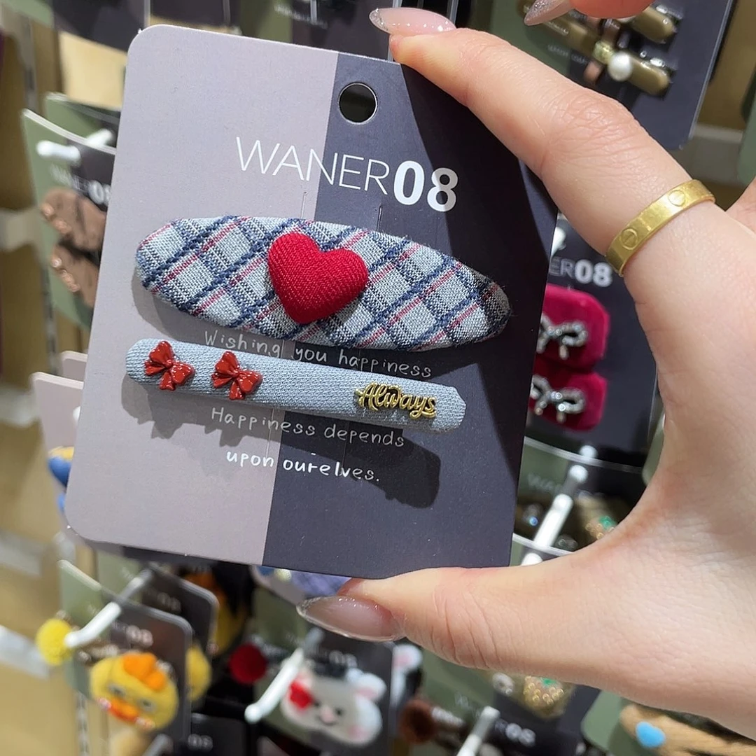 皮质非金属灰格红爱心