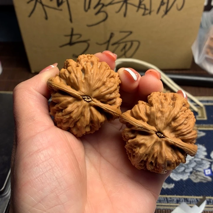 吊坠文玩核桃?**鎶粗筋