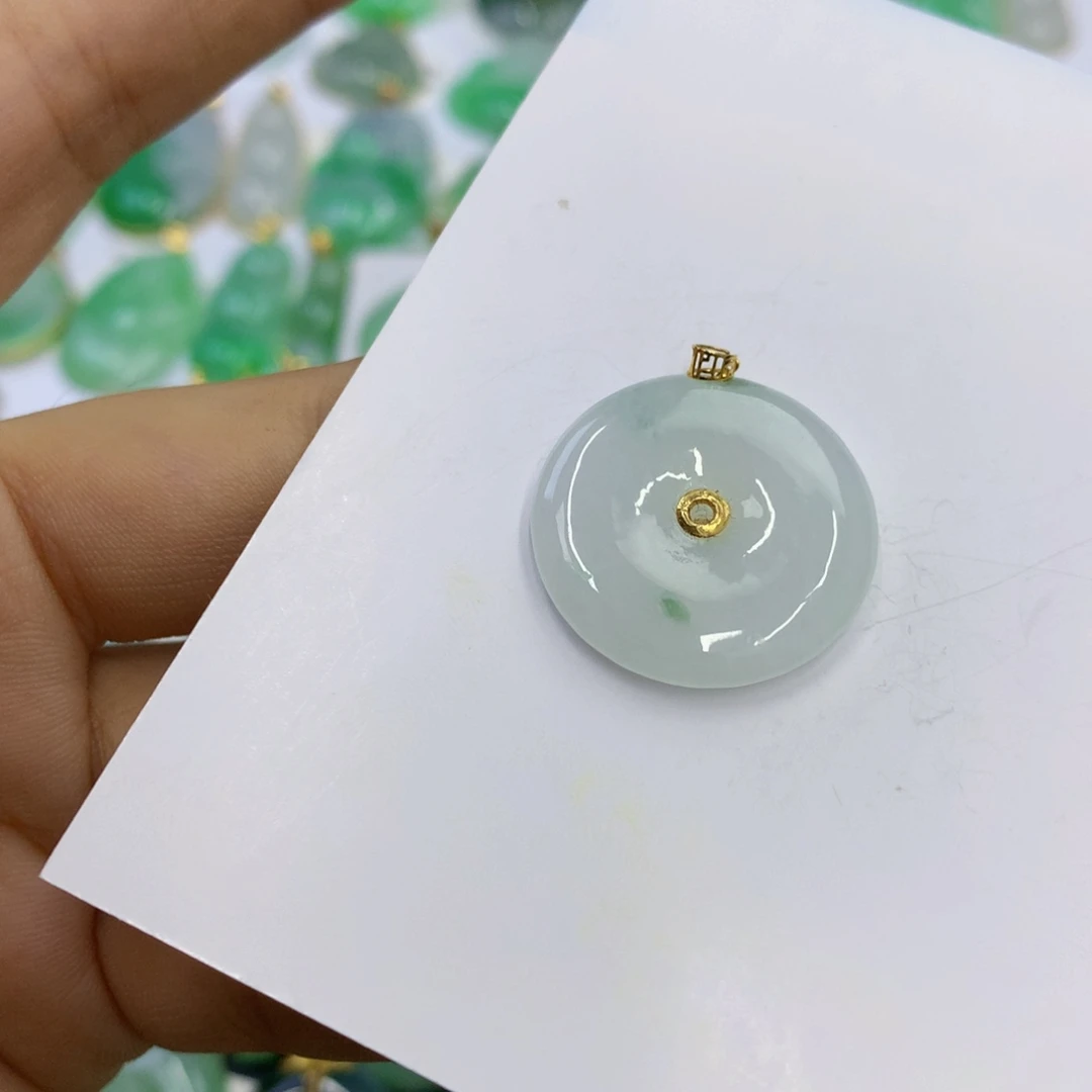 翡翠18K金镶嵌颈饰翡翠