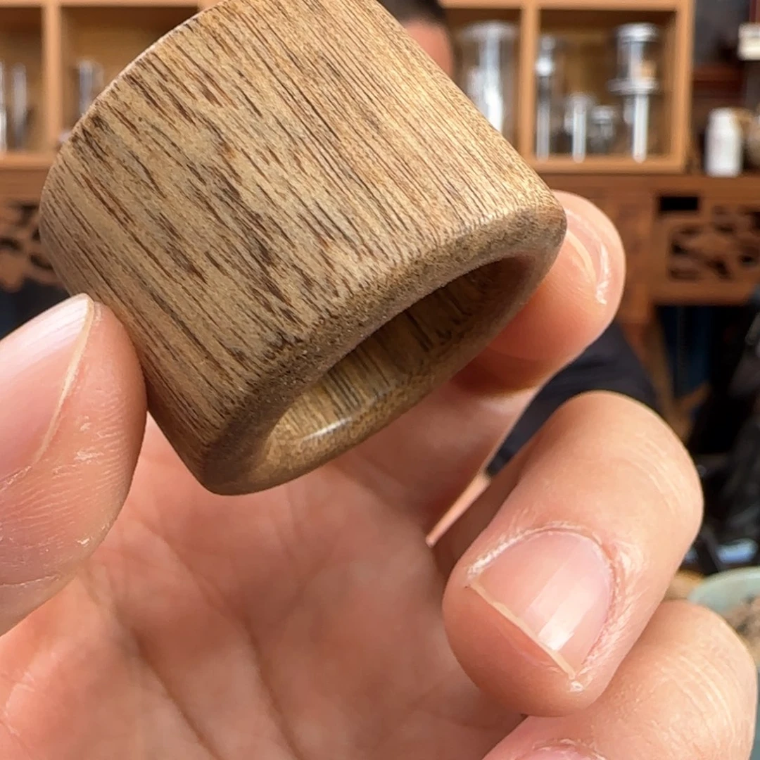 沉香摆件洛*沉香文莱料摆件板指