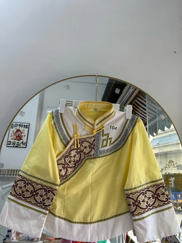 少数民族布依族淡黄色上衣（孤品）