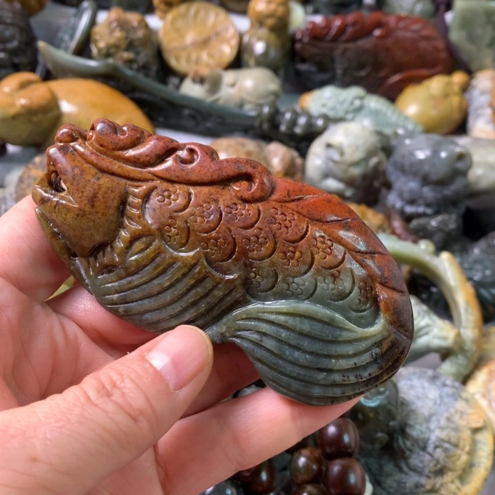 未镶嵌岫岩河磨玉（透闪石质玉）挂件