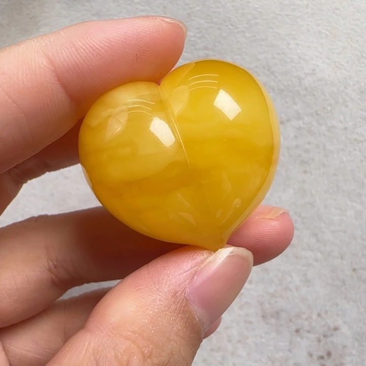 蜜蜡未镶嵌珠宝奇石