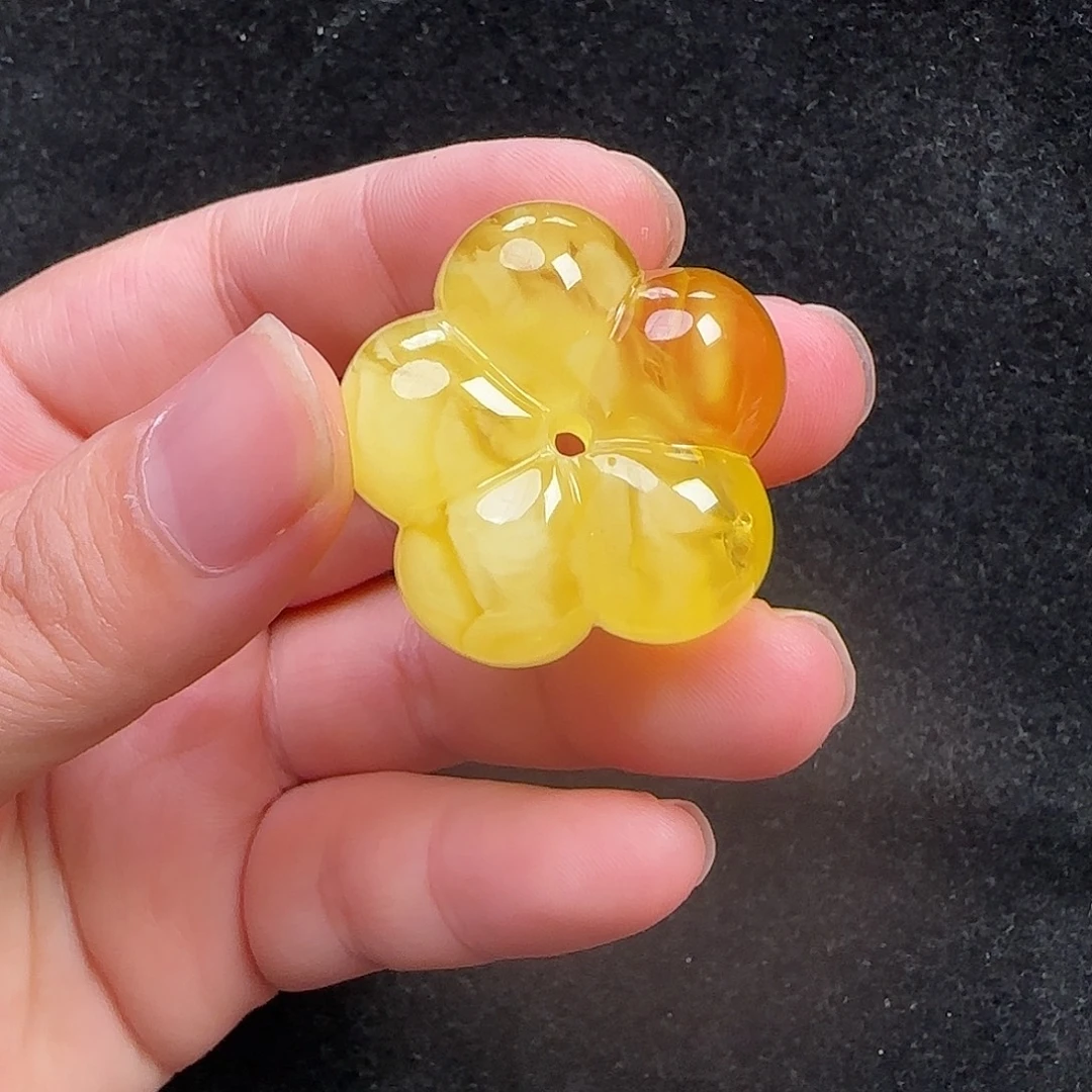 蜜蜡未镶嵌珠宝奇石