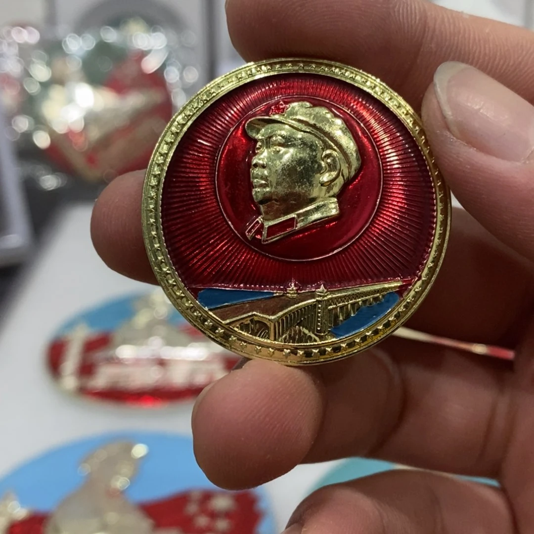 其他普通金属红色纪念章武像蓝色武汉桥