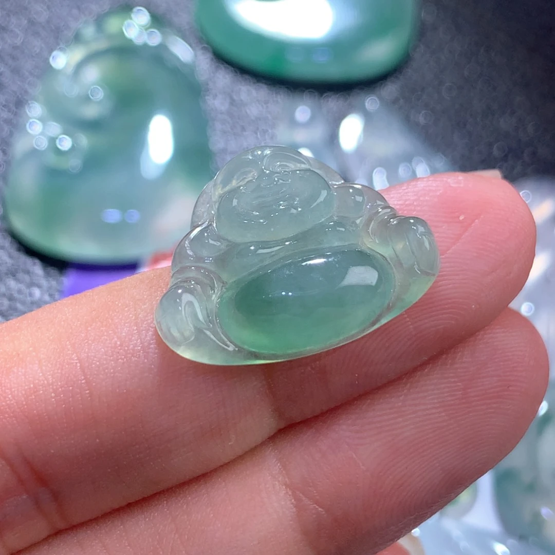 翡翠未镶嵌颈饰缅甸
