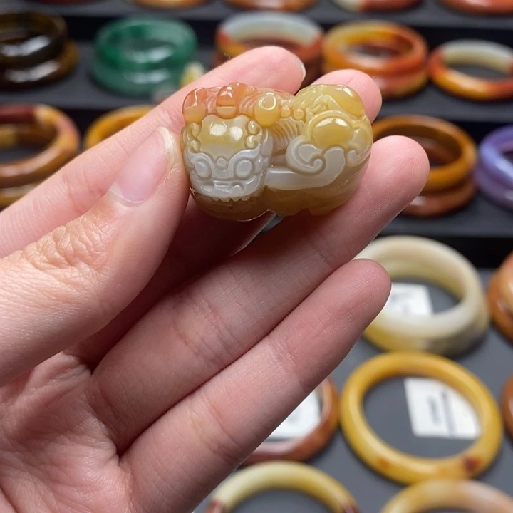石英质玉（黄龙玉）吊坠未镶嵌
