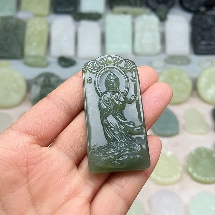 用***龙和田玉未镶嵌颈饰