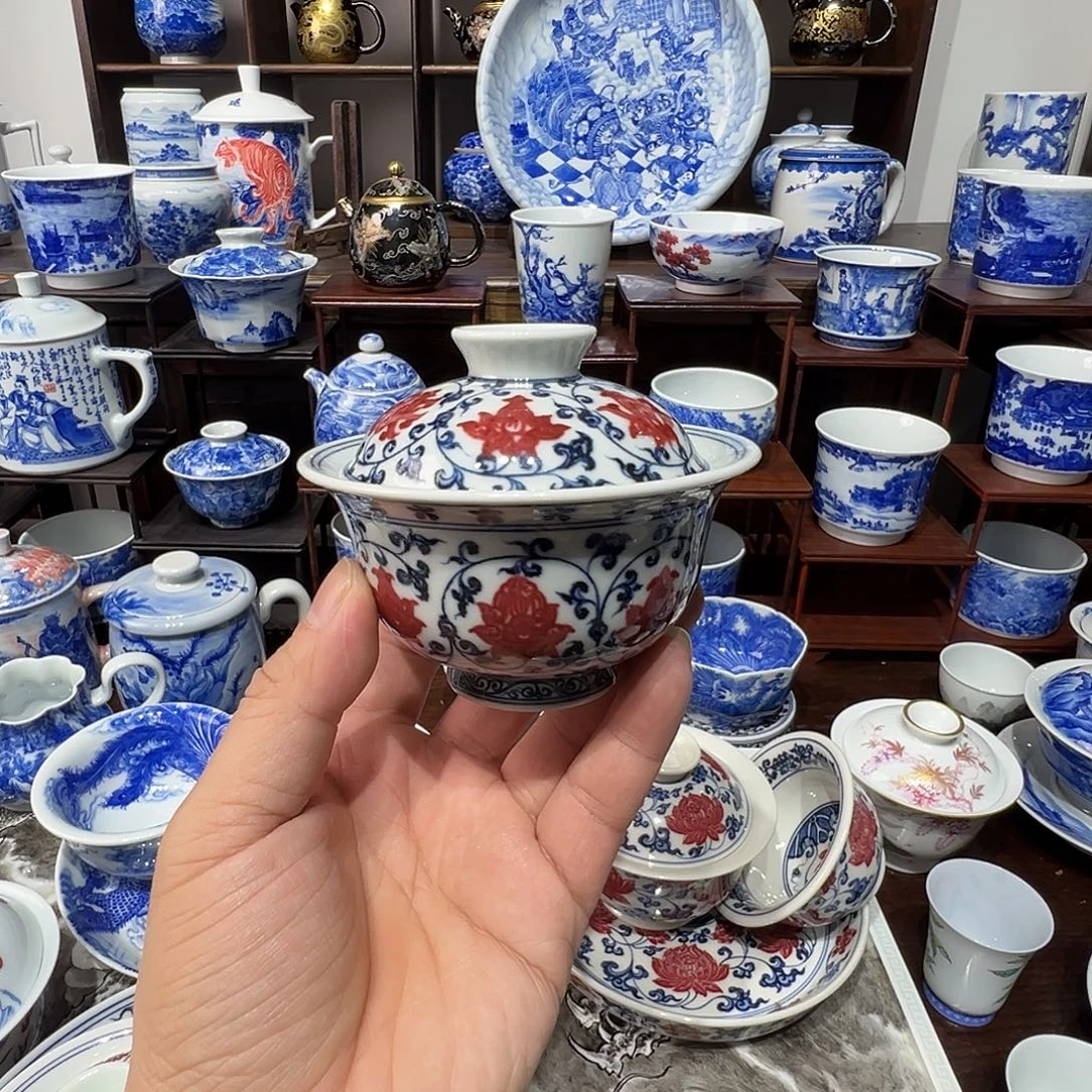 青花釉里红缠枝莲盖碗