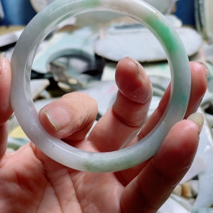 翡翠挂件未镶嵌翡翠