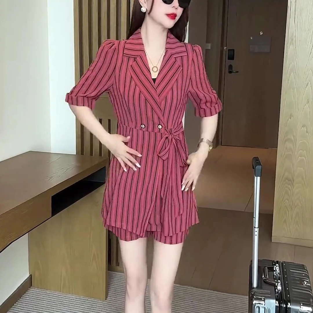 2025夏季新款时尚休闲套装女宽松显瘦印花条纹上衣短裤减龄两件套