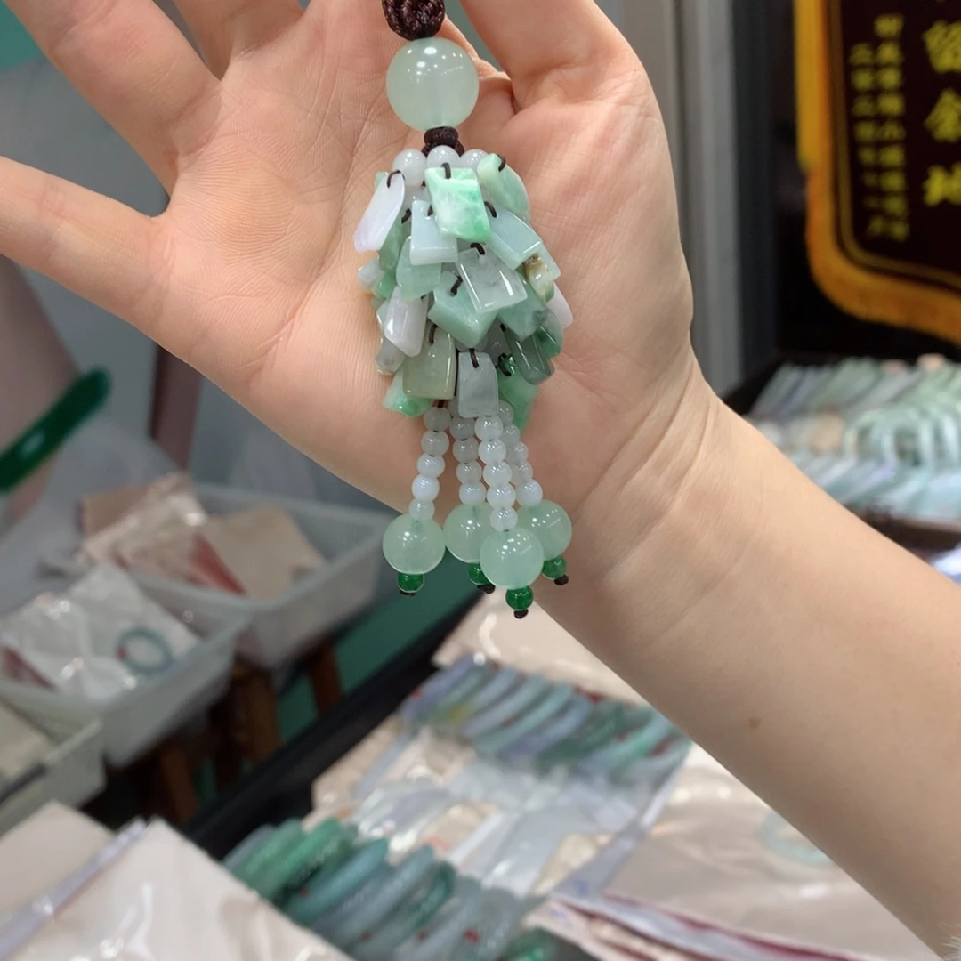 翡翠挂件未镶嵌多样性发1