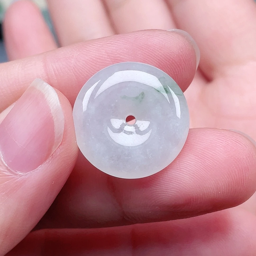 翡翠未镶嵌颈饰平安扣