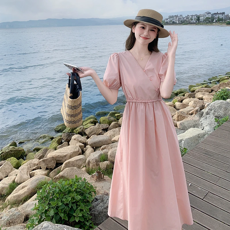 夏季显瘦气质时尚法式小众复古风女装中长款连衣裙，荡领挂脖设计，