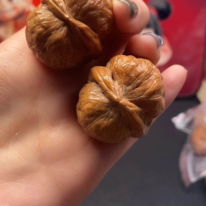文玩核桃吊坠我在外面吃饭呢