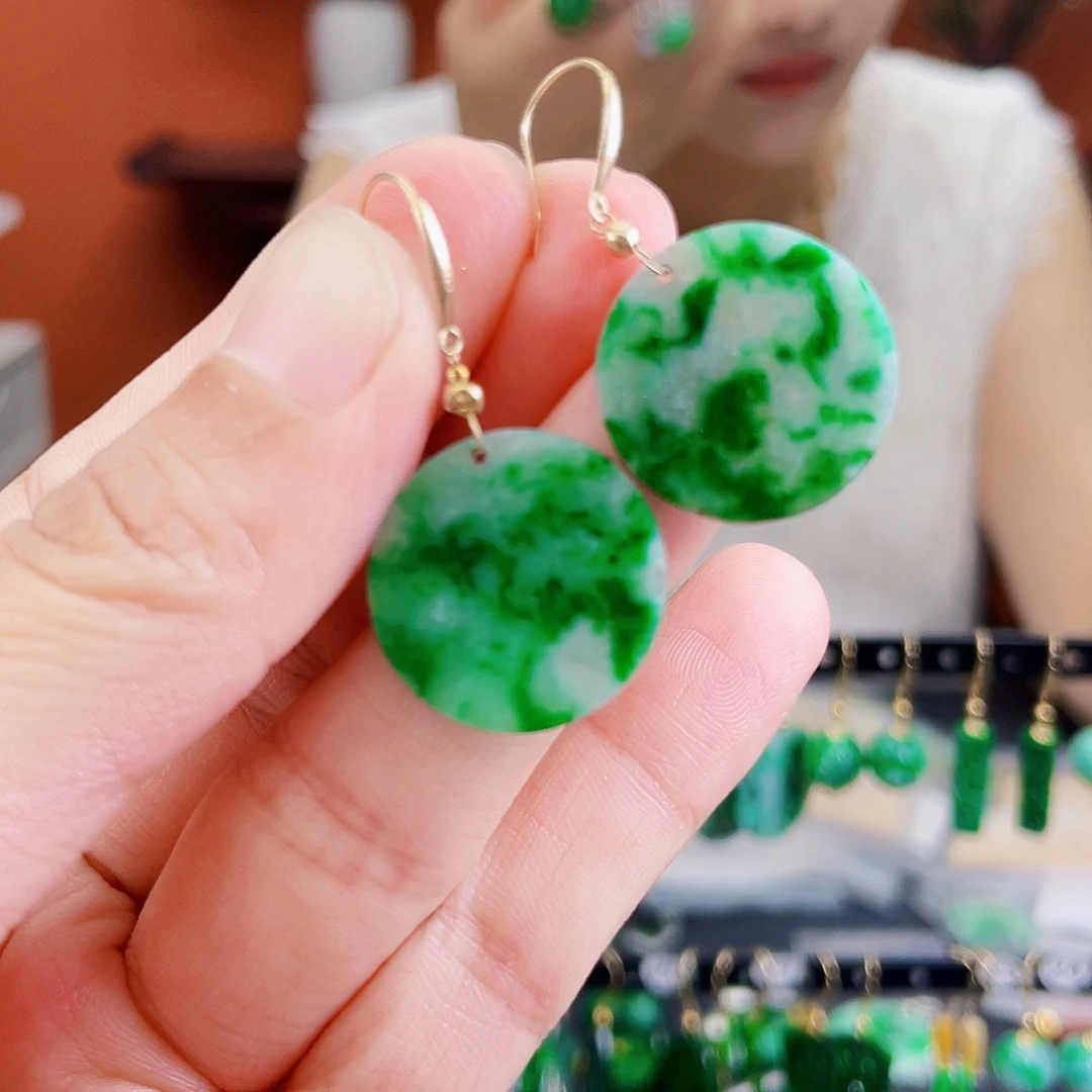 18K金镶嵌翡翠耳饰