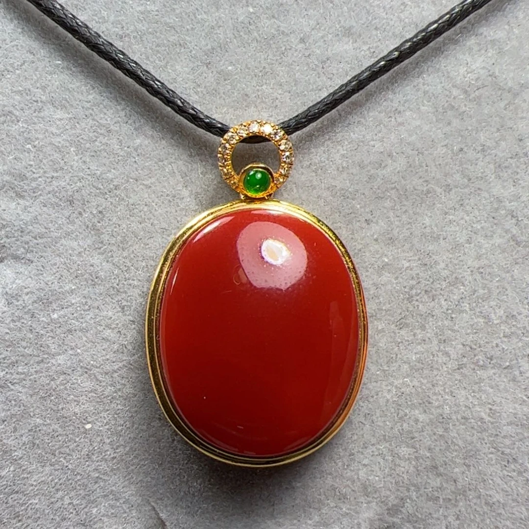 18K金镶嵌吊坠南红玛瑙