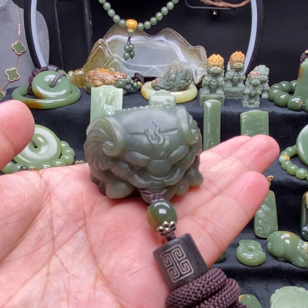 未镶嵌岫岩老玉（透闪石质玉）把件