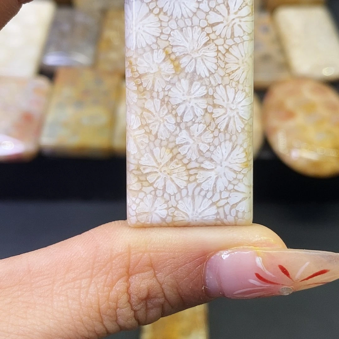 硅化玉颈饰合金清****洛