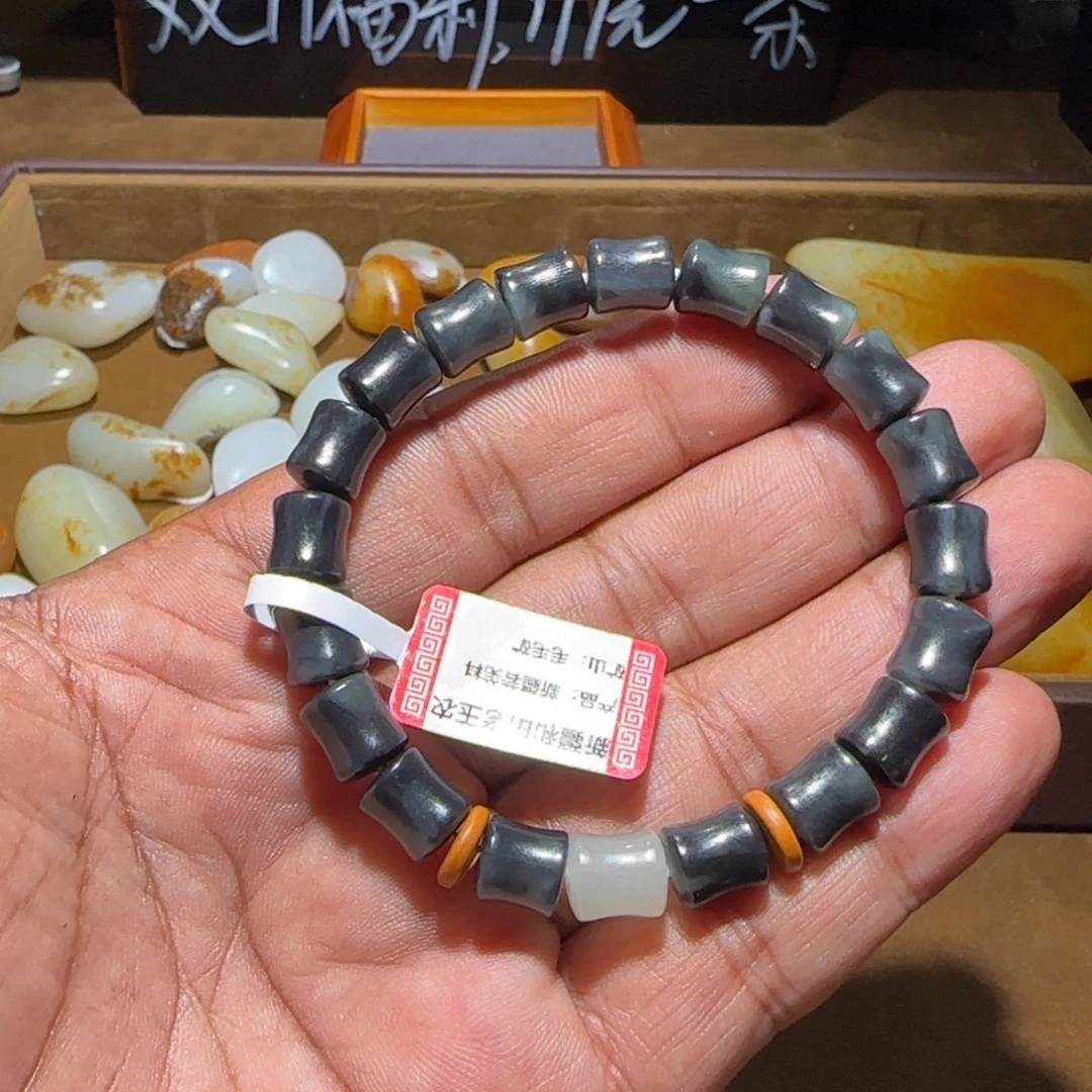 半***客和田玉（墨玉）未镶嵌手链