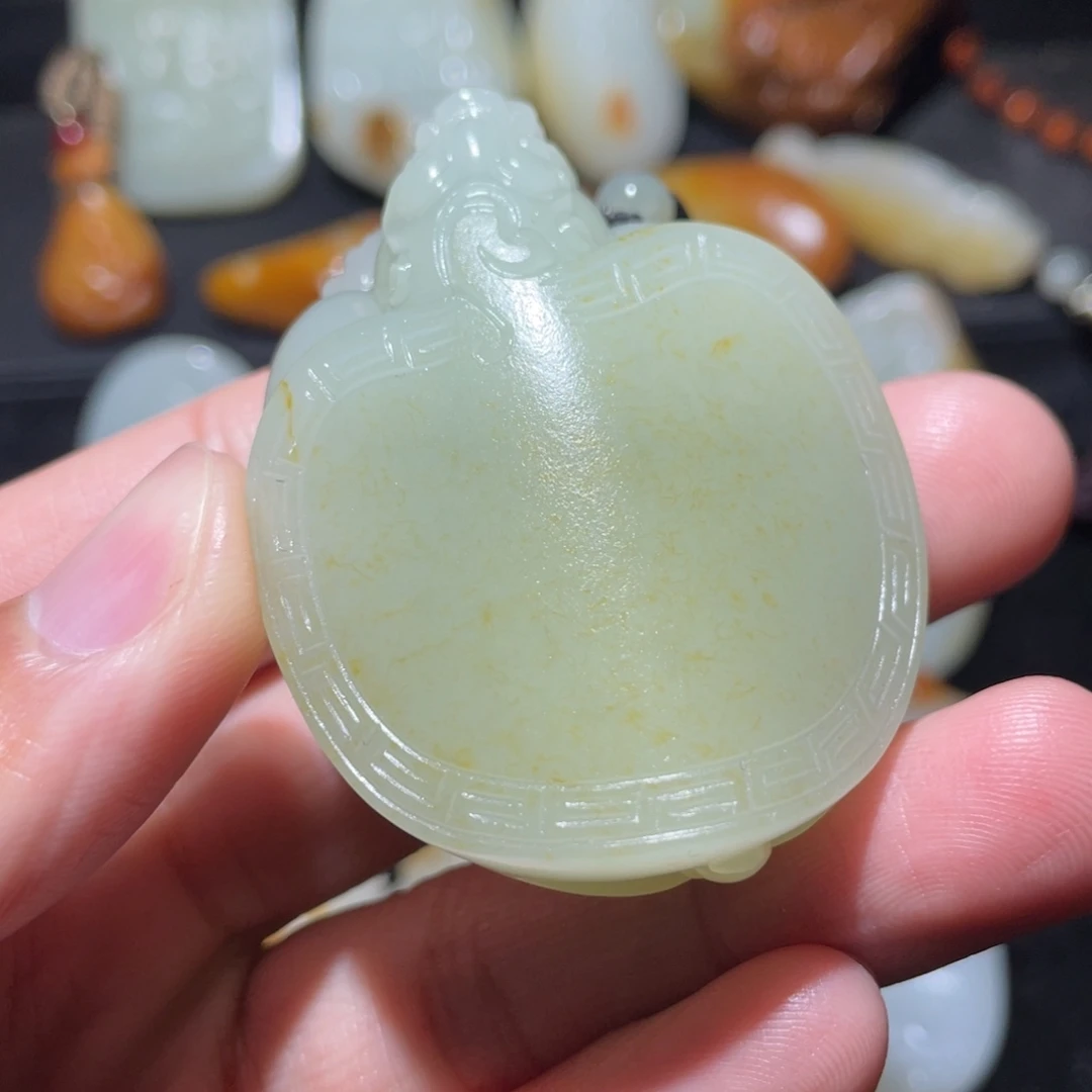 先***甜和田玉未镶嵌把件