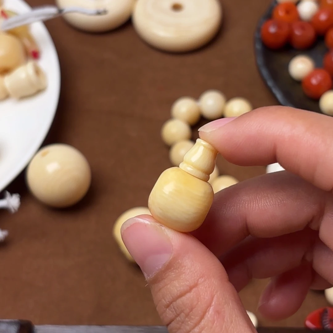 橄榄核手串/手链都**了藏传小配饰