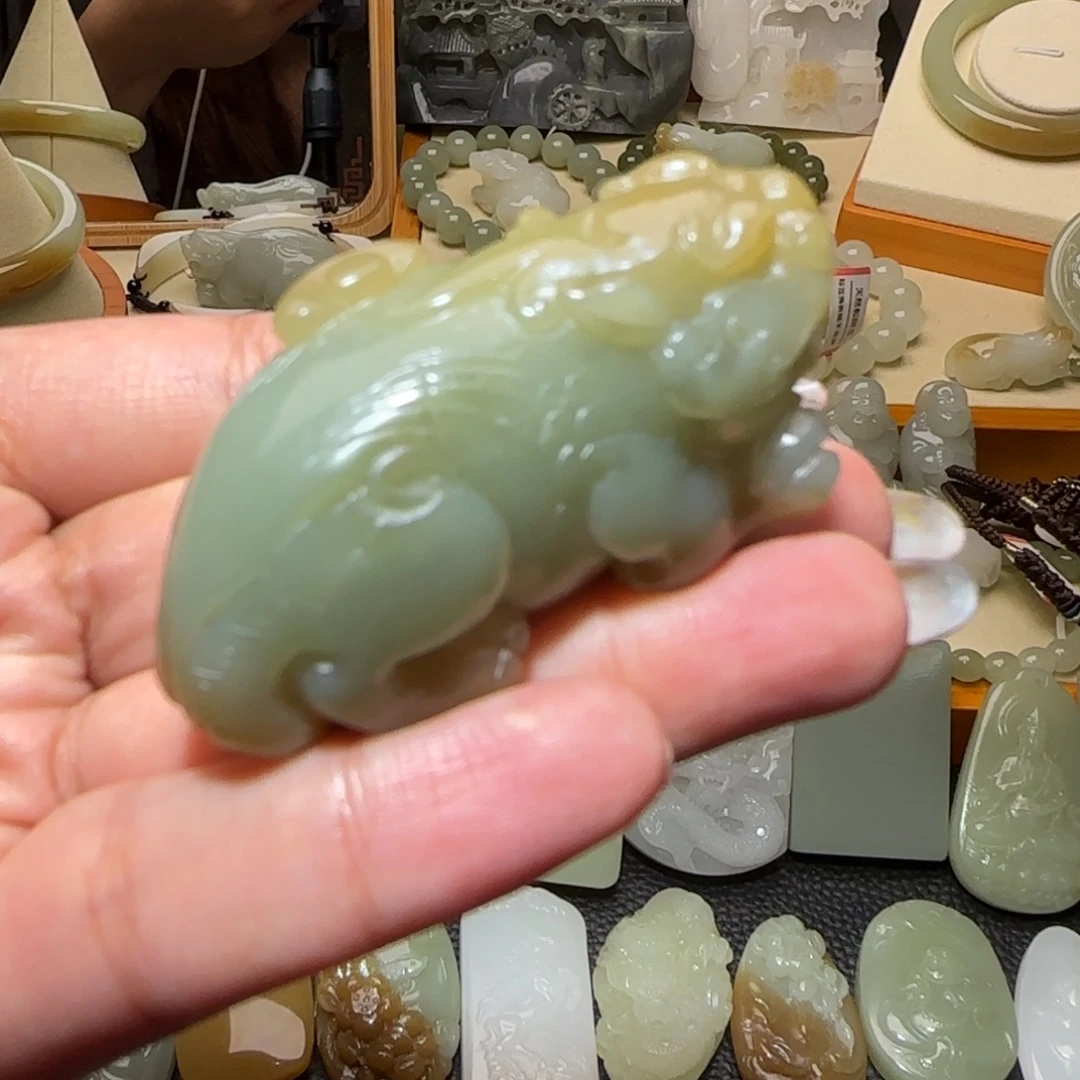 小***朵和田玉未镶嵌颈饰