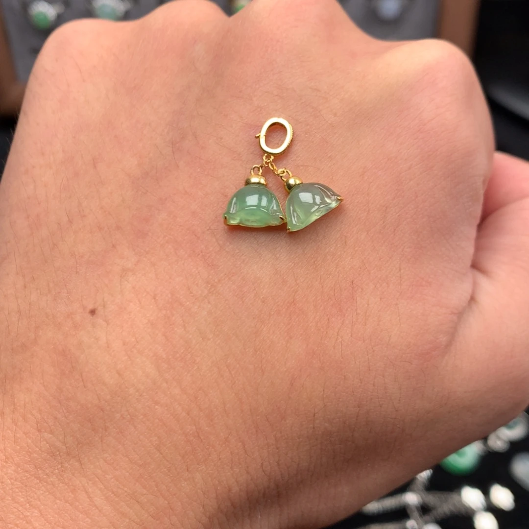 翡翠未镶嵌颈饰你是