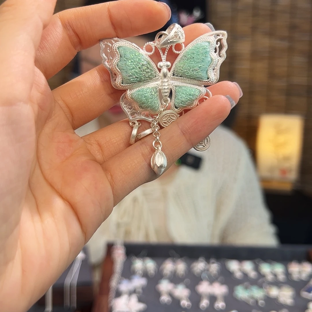 布艺合金蝴蝶吊坠