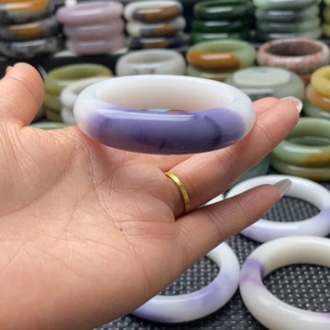 石英岩玉未镶嵌手镯