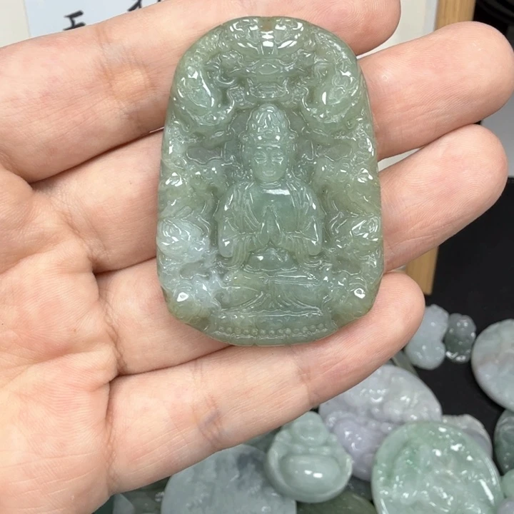 翡翠挂件未镶嵌翡翠